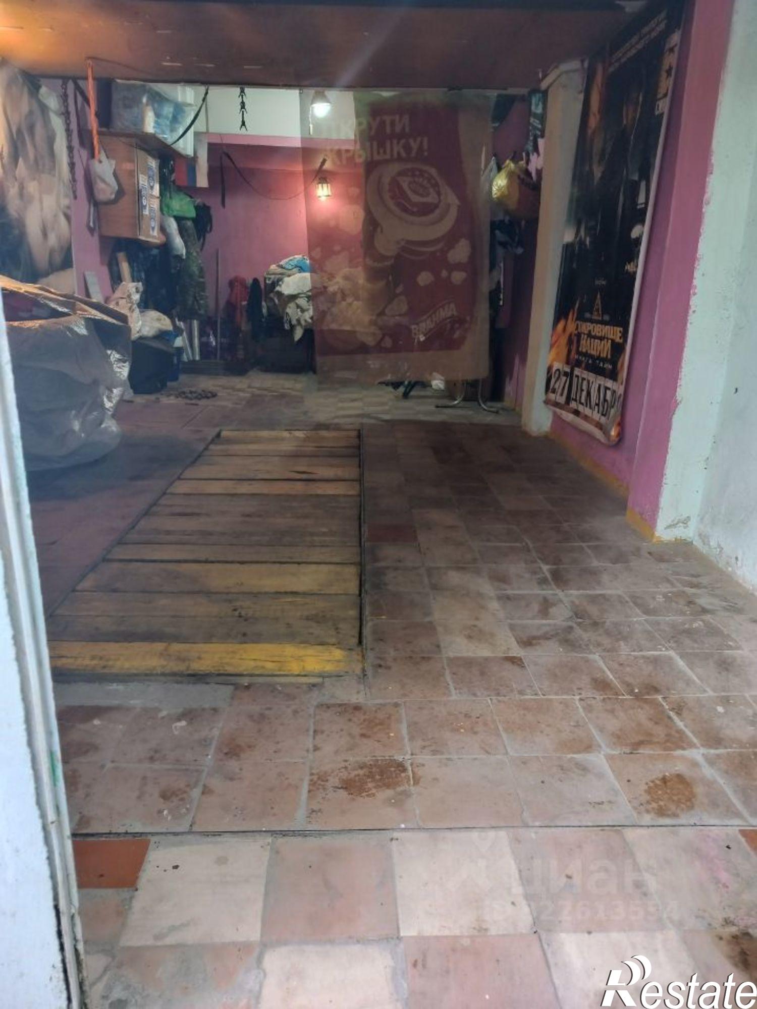 Купить гараж, место в паркинге за 392 рублей на ул Московская, 19