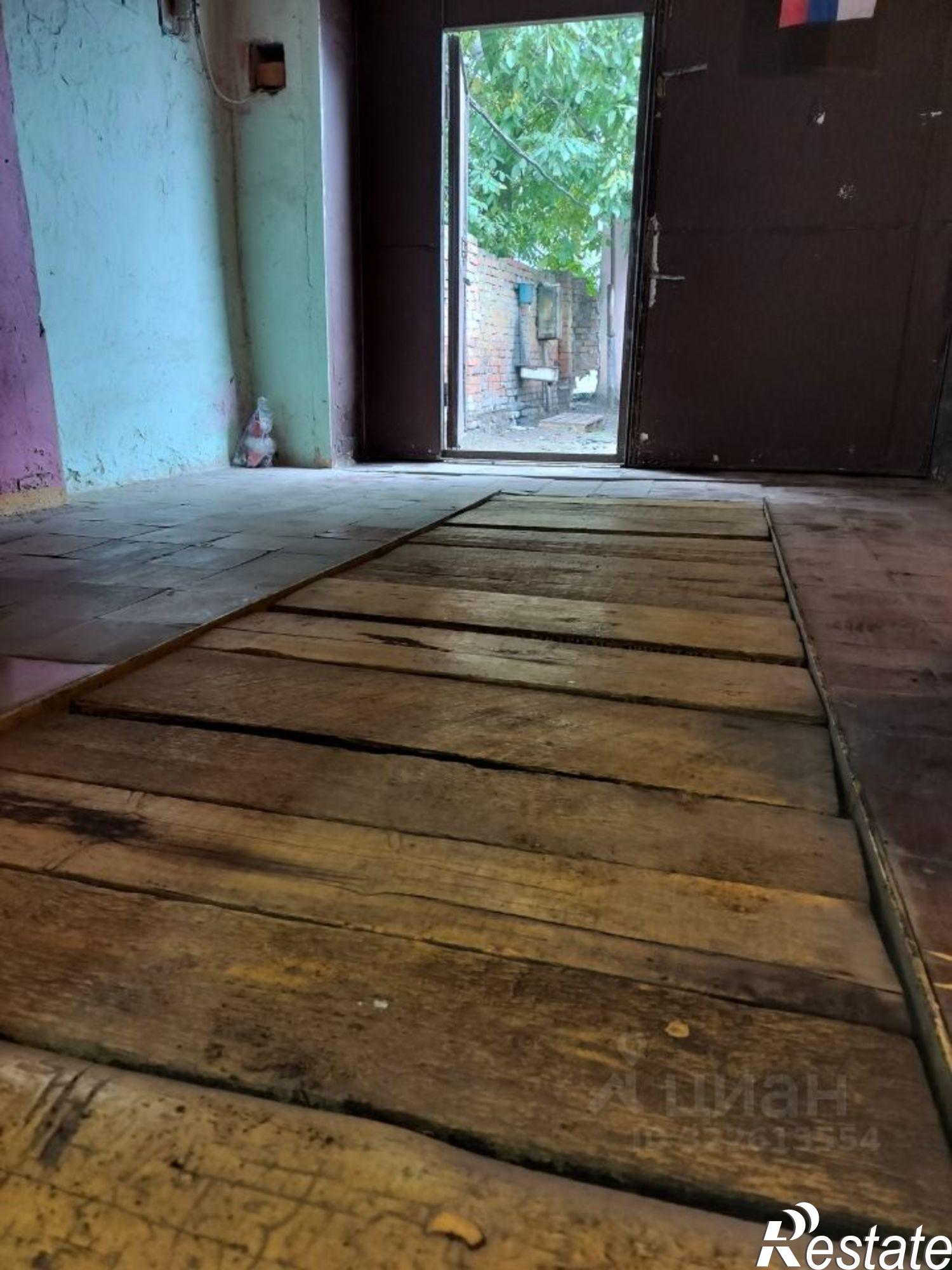 Купить гараж, место в паркинге за 392 рублей на ул Московская, 19