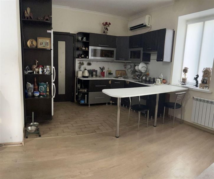 3-комн квартира спуск А.Невского, д. 14