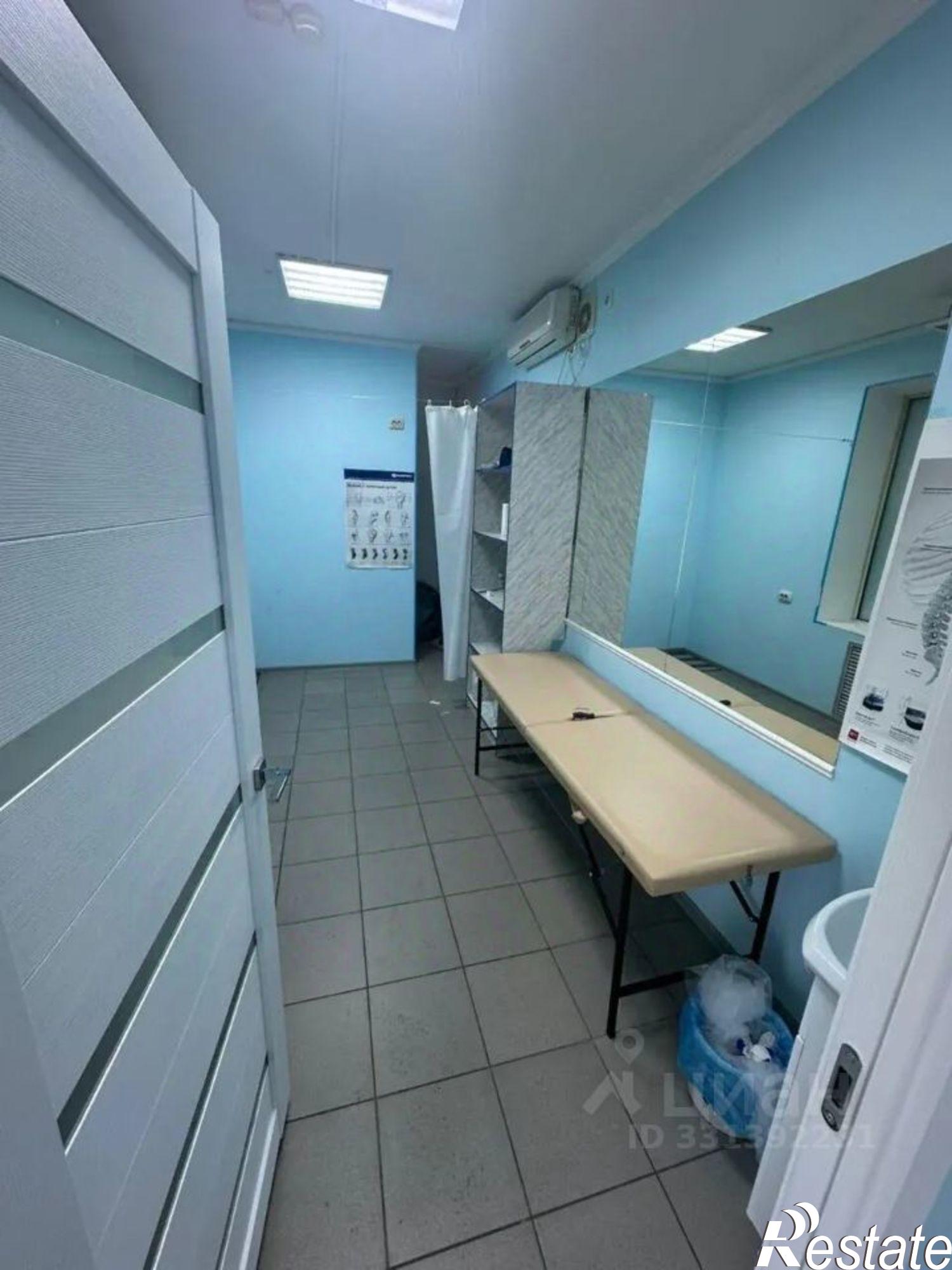 Купить ОСЗ, отдельно стоящее здание за 3 100 020 рублей на Петровская пл, 11
